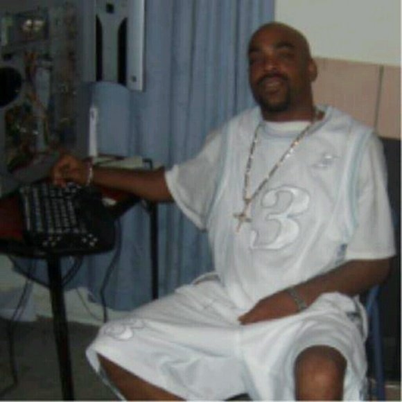 Profile Picture of Mike Gooden (@mlg970339) on Poshmark