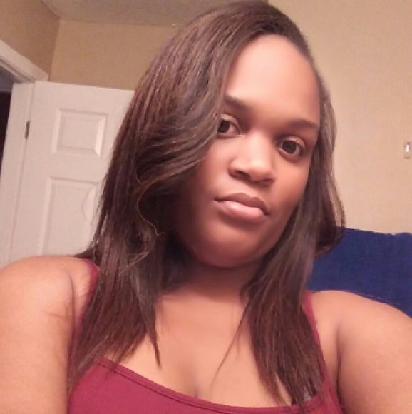Profile Picture of Daniellr Skipper (@skipperdanielle) on Poshmark