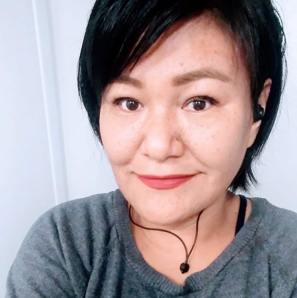 Profile Picture of Velma Tsosie (@yousmoochme) on Poshmark