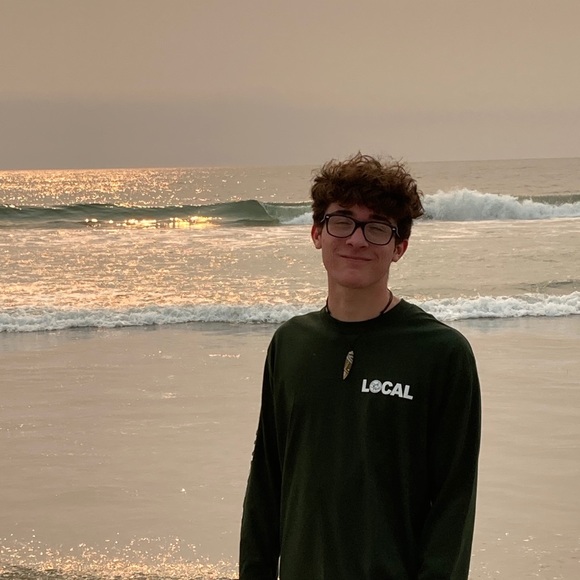 Profile Picture of Eli Cossman (@elicossman) on Poshmark