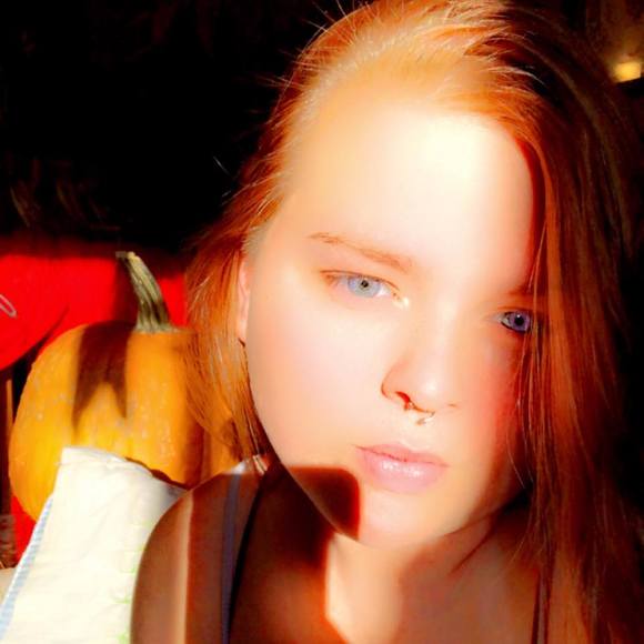 Profile Picture of Julia Mattfeld (@juliamattfeld) on Poshmark