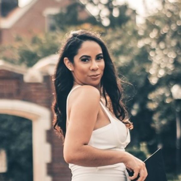 Profile Picture of Aileen Morales (@aileenmorales) on Poshmark