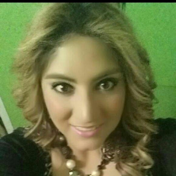 Profile Picture of Alma Aldaba (@almita24) on Poshmark