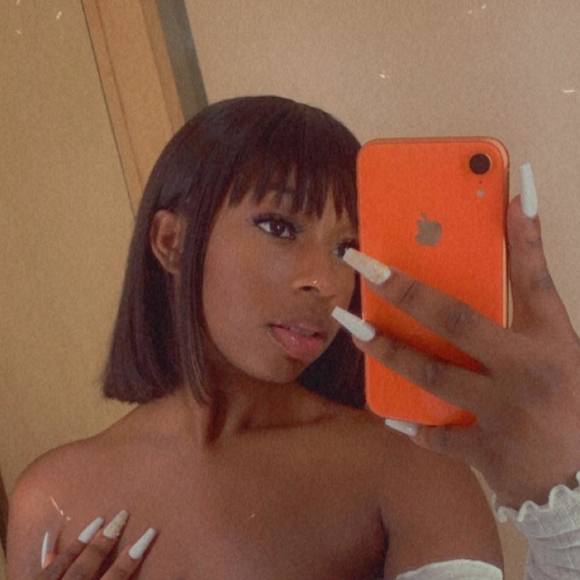 Simone Gordon - Poshmark Profile Picture of Simone Gordon (@candiesweets10) on Poshmark