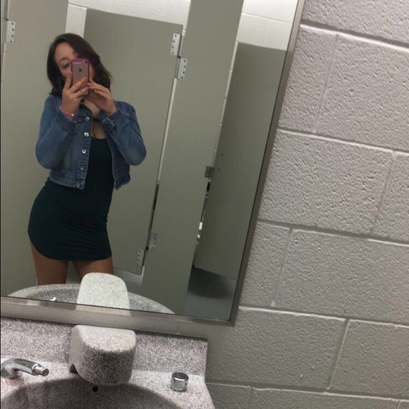 Profile Picture of Aliza Krisanda (@alizaakrisanda) on Poshmark