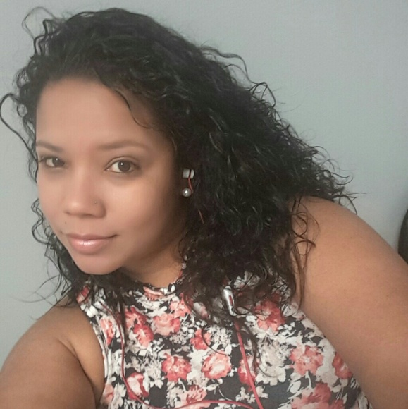 Profile Picture of Yaidimar Concepcion (@yaiidii28) on Poshmark