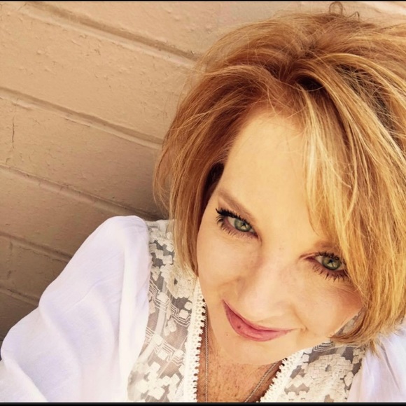 Profile Picture of Michelle Pflug (@michellepflug) on Poshmark