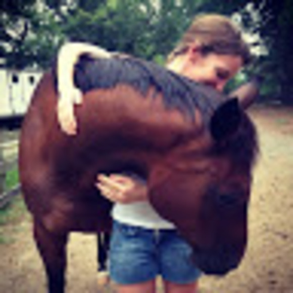 Profile Picture of Courtenay Tuxhorn (@courtenay_t) on Poshmark