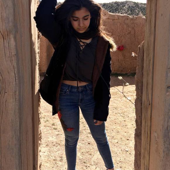Profile Picture of Abigail Savarese (@abysavarese) on Poshmark