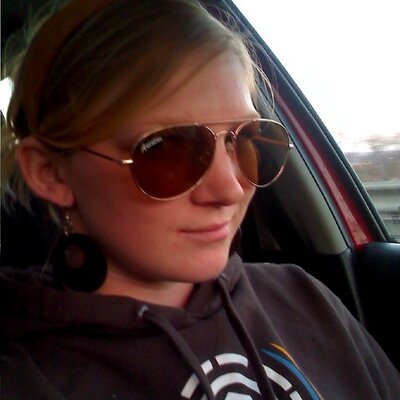 Profile Picture of carrie hutchens (@goober625) on Twitter