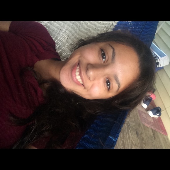 Profile Picture of Gisela Cruz (@giselacruz12) on Poshmark