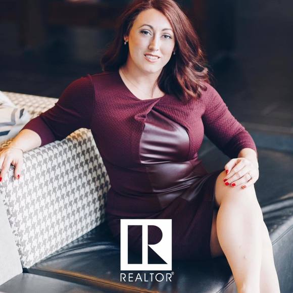 Profile Picture of Ashley Key (@ashley_key) on Poshmark