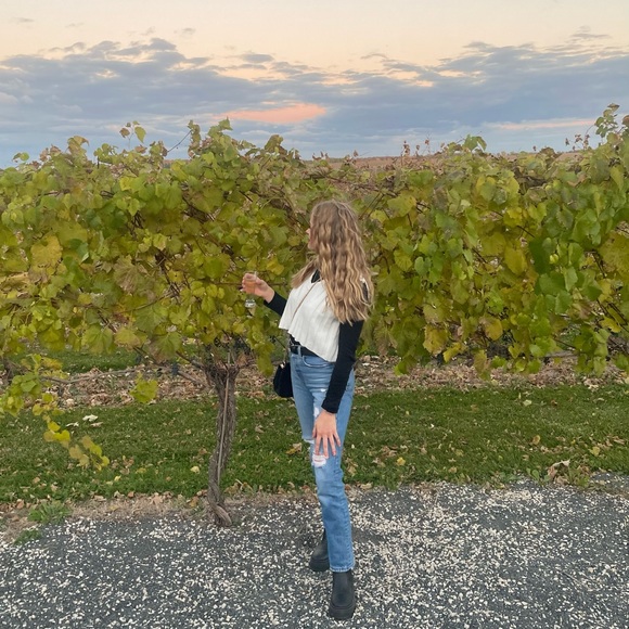 Profile Picture of Lexie Filloon (@lexienoel_7) on Poshmark