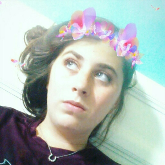 Profile Picture of Aubrie Rotton (@arotton) on Poshmark