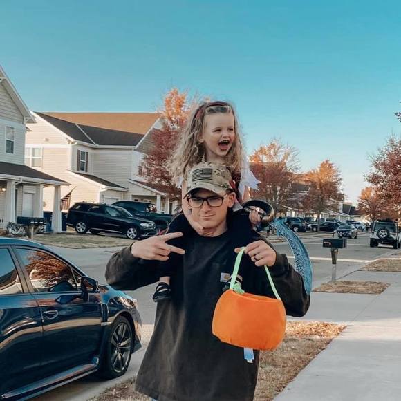 Profile Picture of Andrew Weaver (@weavediggyqb1) on Poshmark