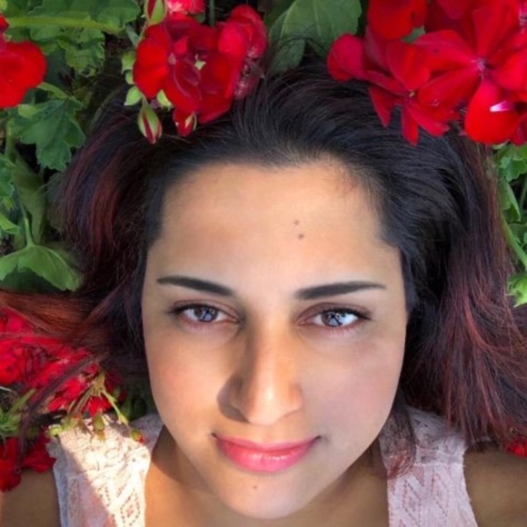 Profile Picture of Fabiola Rodrigues (@awesomefab06) on Poshmark