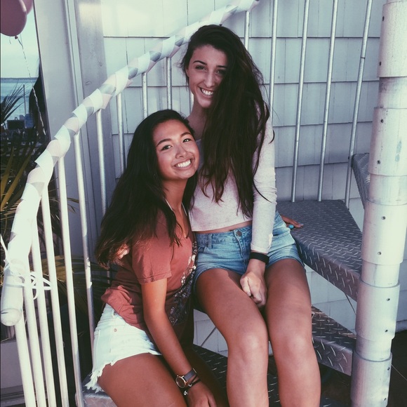 Victoria Koslosky - Poshmark Profile Picture of Victoria Koslosky (@vickykoslosky) on Poshmark