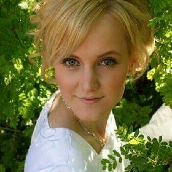 Profile Picture of Rebecca Timpson (@rebeccarose27) on Poshmark