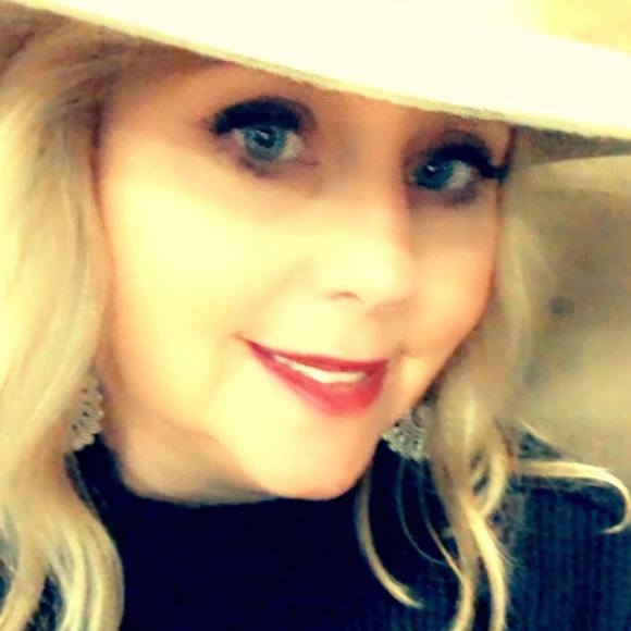 Profile Picture of Monica Siders (@siders01) on Poshmark