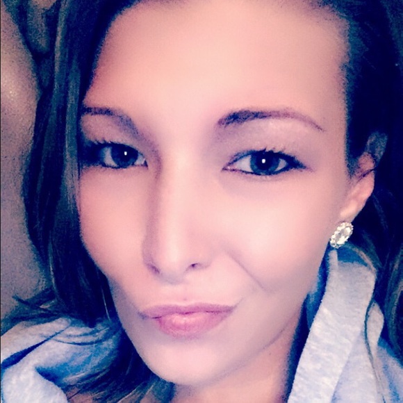 Profile Picture of Toni Yauger (@tyauger) on Poshmark