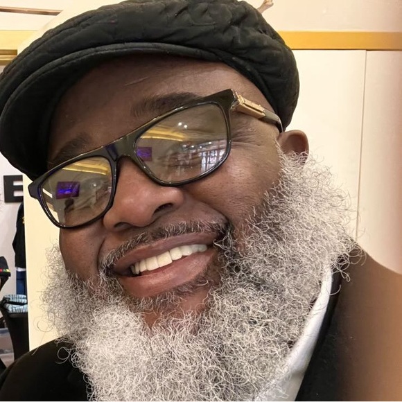 Profile Picture of Victor Allen (@victorallen72) on Poshmark