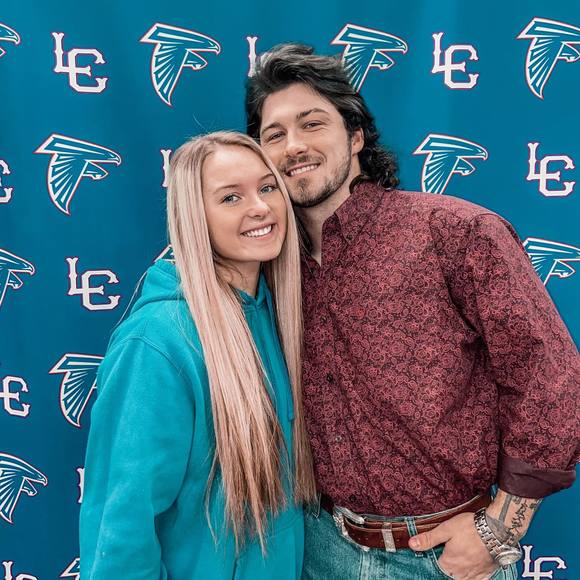 Profile Picture of Taylor Easterling (@teast06) on Poshmark