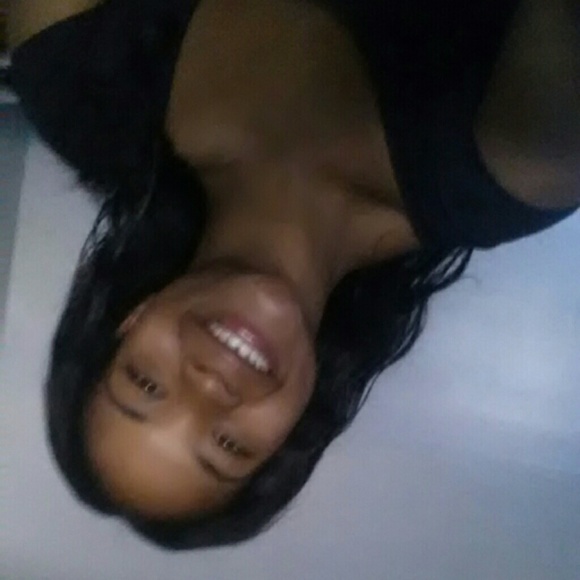 Profile Picture of Jamesha Moore (@jameshadmoore) on Poshmark