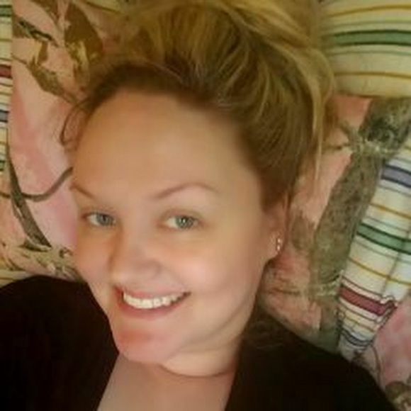 Profile Picture of Deneva Aho (@denevaaho) on Poshmark