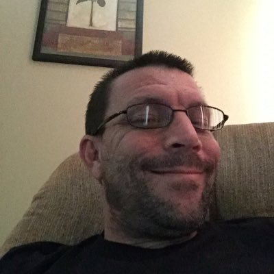 Profile Picture of Mike McComb (@magicmikemccomb) on Twitter