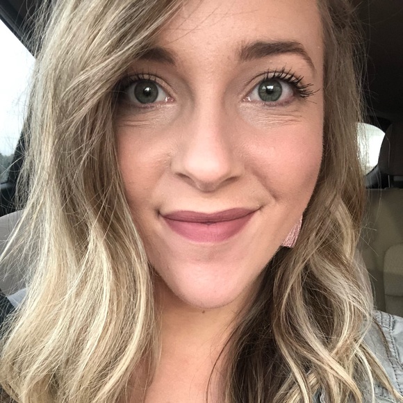Profile Picture of Haley Ramsey (@haleyramsey42) on Poshmark