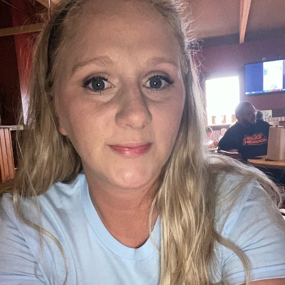 Profile Picture of Kelli Conklin (@kelliconklin89) on Poshmark