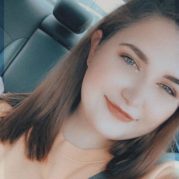 Profile Picture of Brianna Carver (@brianna_carver) on Poshmark