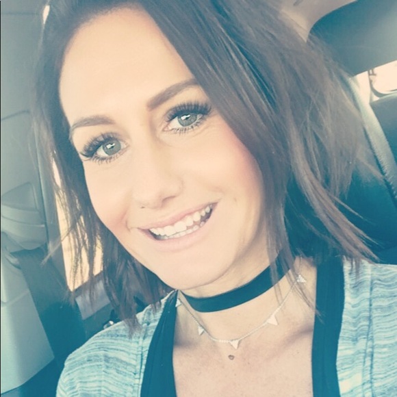 Profile Picture of Malerie Wenderott (@mwenderott) on Poshmark