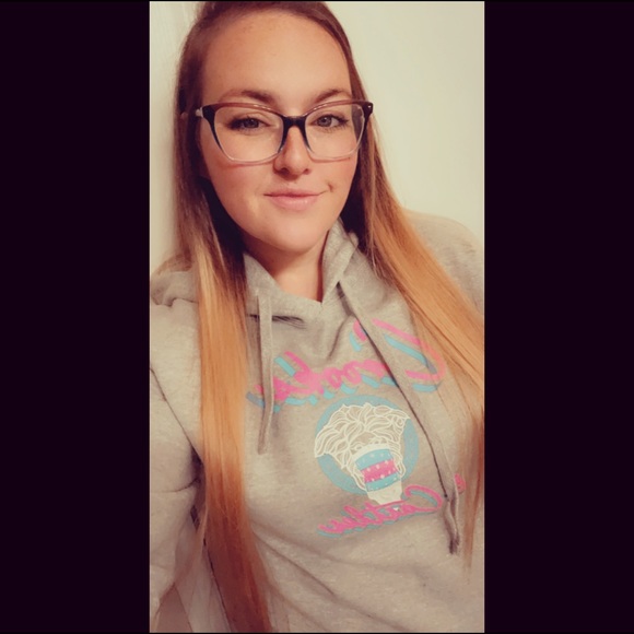 Profile Picture of Taylor Vincent (@tay1150) on Poshmark