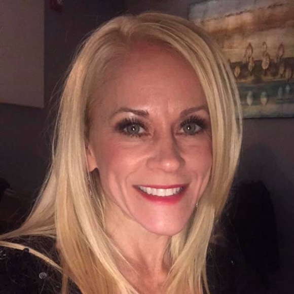 Profile Picture of Jenn Scheffer (@jlscheffer) on Poshmark