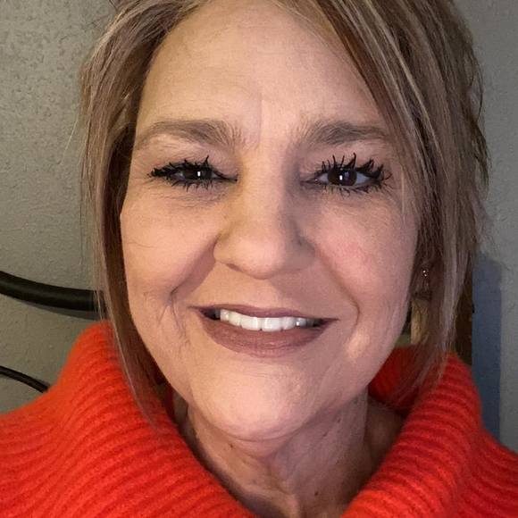 Profile Picture of Erica Andrews (@eandrews) on Poshmark