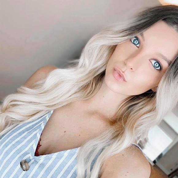 Profile Picture of Brittany Driesen (@b_johnson23) on Poshmark