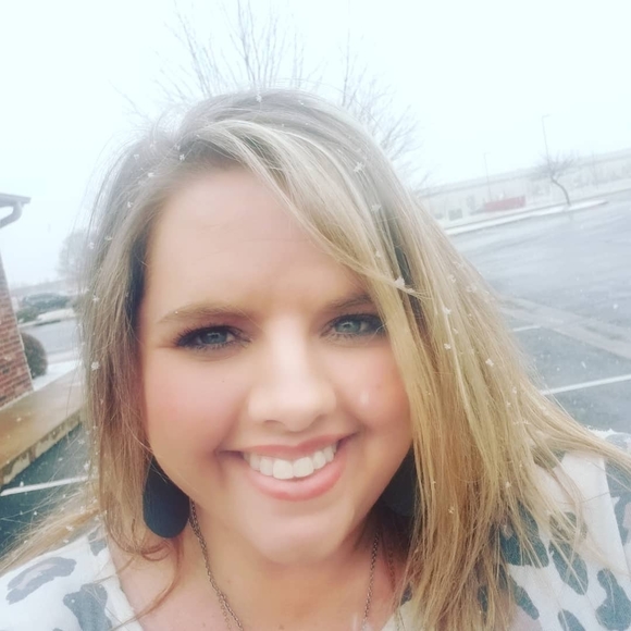 Profile Picture of Tina Andersen (@tina_andersen) on Poshmark