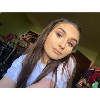 Profile Picture of Chloe Hassel (@Cocohazzy1996) on Facebook