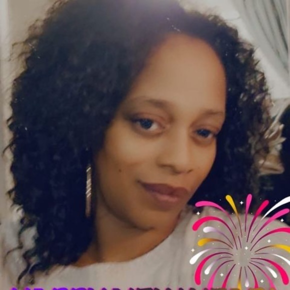 Profile Picture of Tyesha Thompson-hutton (@tyeshava) on Poshmark