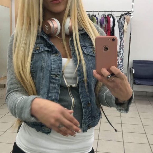 Profile Picture of Cassidy Lopez (@cassidylopez) on Poshmark