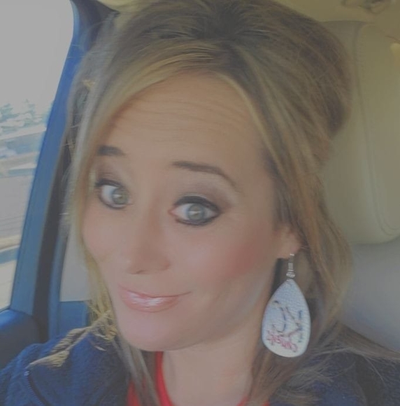 Profile Picture of Natalee Borneman (@nataleehastings) on Poshmark