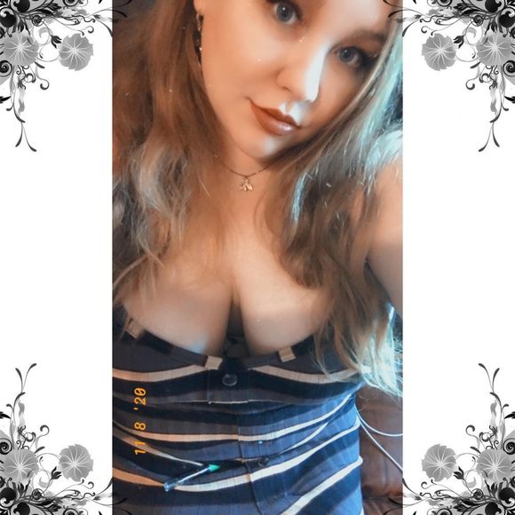 Profile Picture of Tosha Moore (@toshbahgosh96) on Poshmark