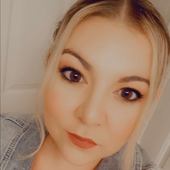 Profile Picture of Alexis Mcpheeters (@akomcpheeters) on Poshmark
