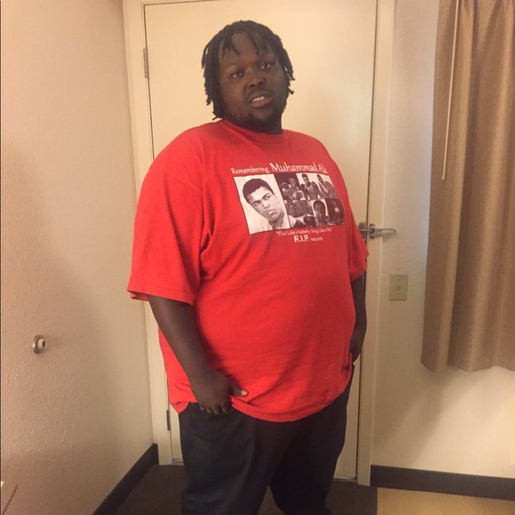 Profile Picture of Aaron Tell (@atrain1987) on Poshmark