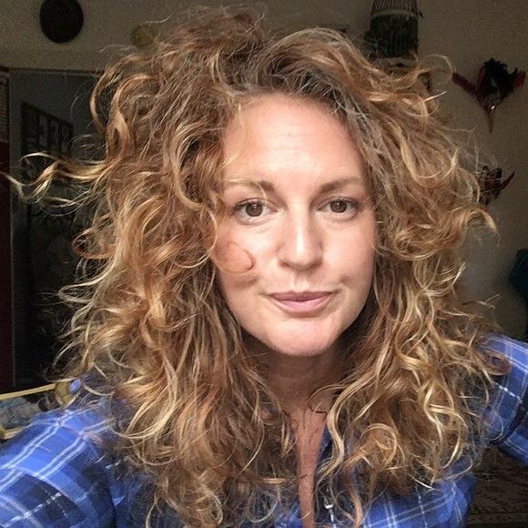 Profile Picture of Laura Shatkus (@shatkus) on Poshmark