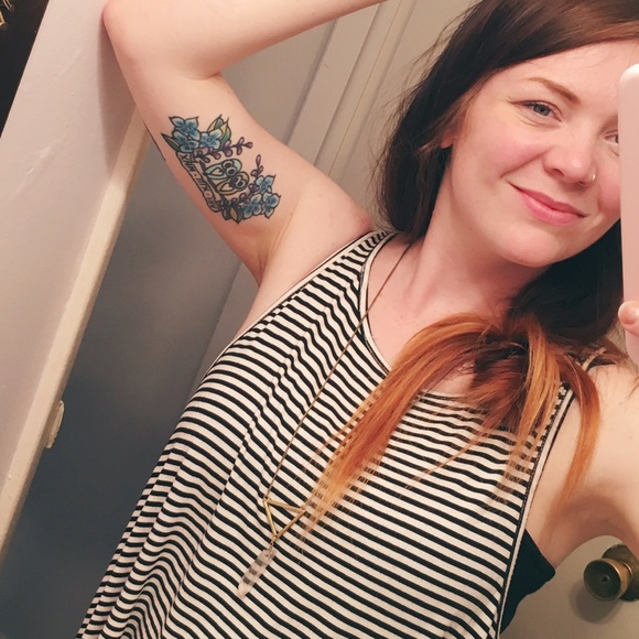 Profile Picture of Amber Deulley (@yelluedrebma) on Poshmark