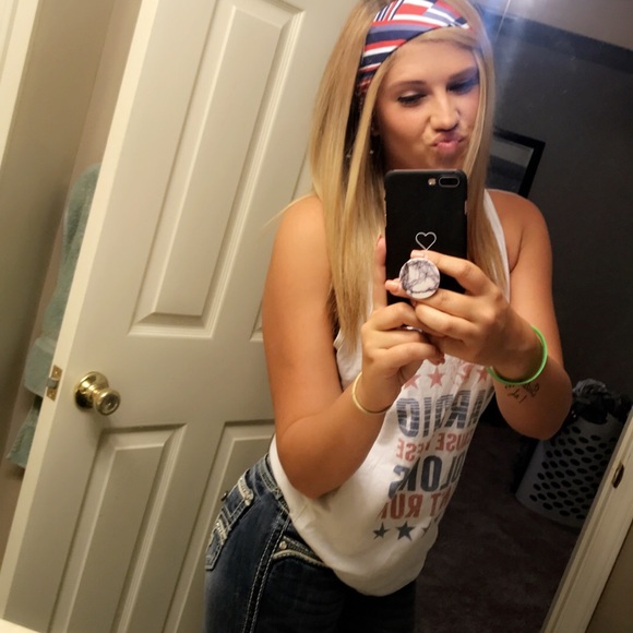 Profile Picture of Khalie Tidemann (@khalierae) on Poshmark