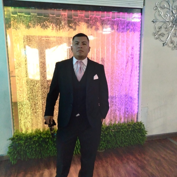 Profile Picture of Robert Cantu (@canturobert1985) on Poshmark