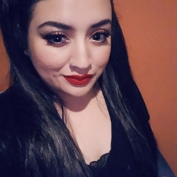 Profile Picture of Elizabeth Elias (@elyy111) on Poshmark